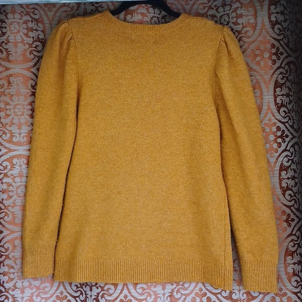 Yellow sweater - Picture 3 of 7